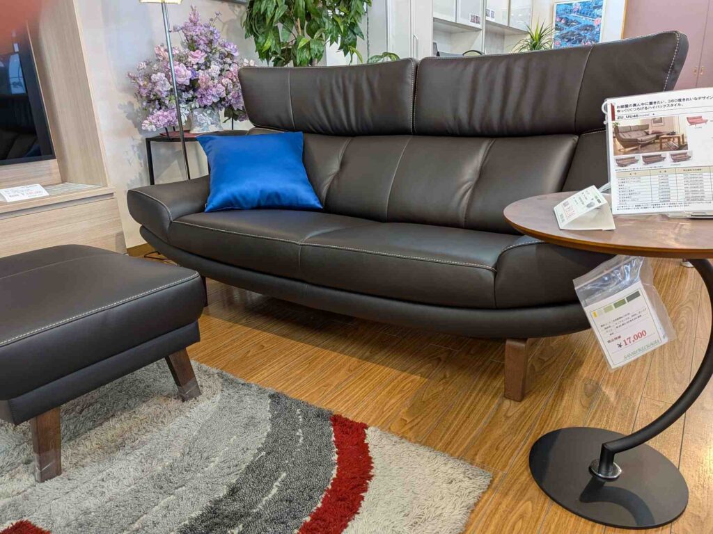 カリモク家具で出荷台数№1のソファです！